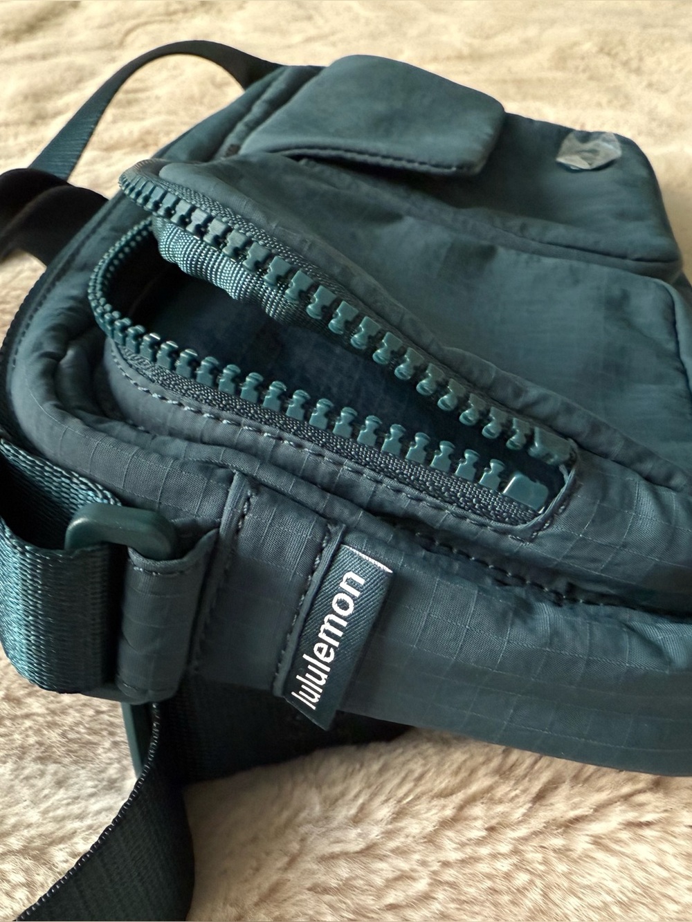 NWT Lululemon Multi-Pocket Crossbody Teal - Picture 10 of 11